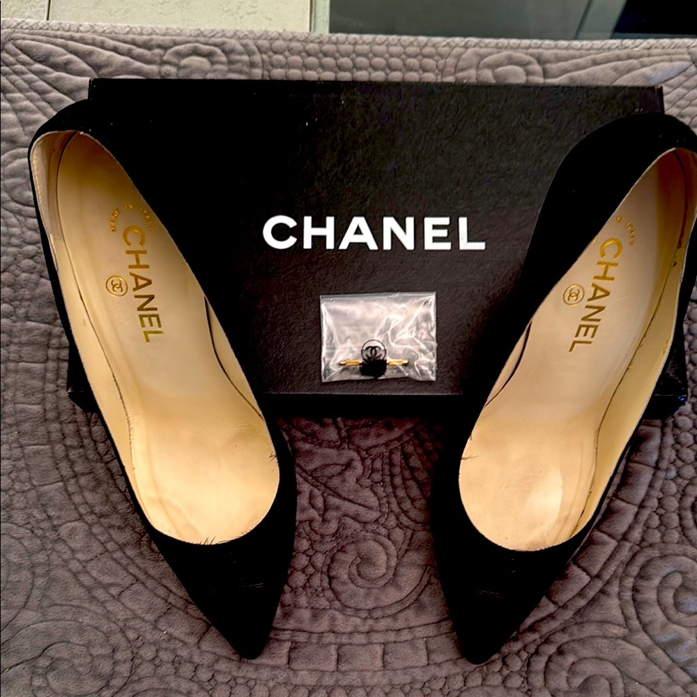 CHANEL Black Heels Timeless Elegance